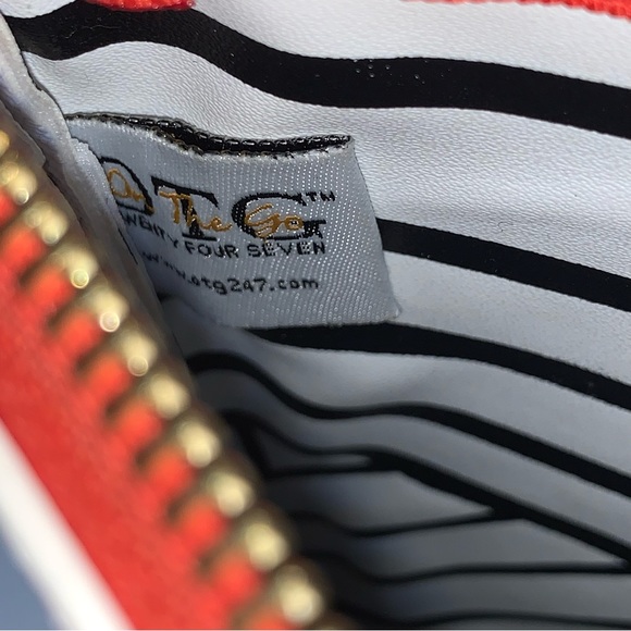 OTG On The Go Twenty Four Seven Gray Abby Camo Large Clutch Makeup Muti Use Bag - Picture 6 of 9